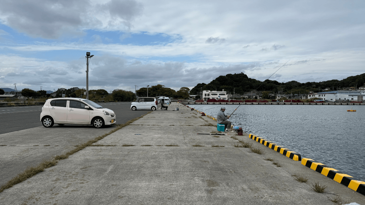 北茨城の大津港は、岸壁沿いに車を停められるから便利。